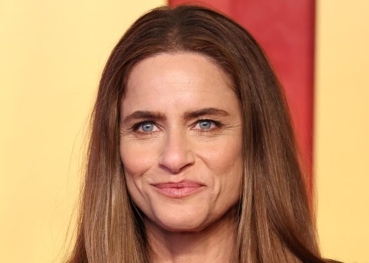Amanda Peet Reveals Breast Cancer Diagnosis | Amanda Peet | Celebrity News and Gossip | Entertainment, Photos and Videos