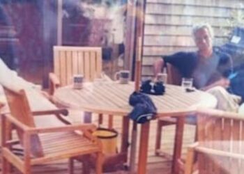 Andrew, Mandelson and Epstein photo contains 'secret that can't be unseen' | Royal | News