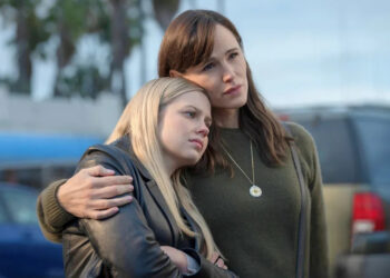 Angourie Rice and Jennifer Garner in