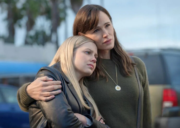 Angourie Rice and Jennifer Garner in