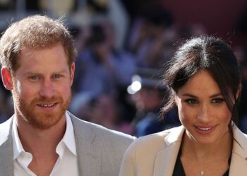 Author ripped into by Harry and Meghan brutally hits back | Royal | News
