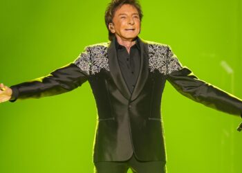 Barry Manilow Announces First New Album in 15 Years