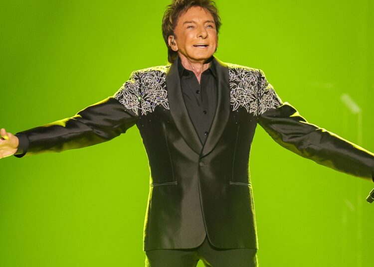 Barry Manilow Announces First New Album in 15 Years