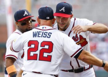 Braves shut out Royals 6-0 behind Chris Sale on opening night