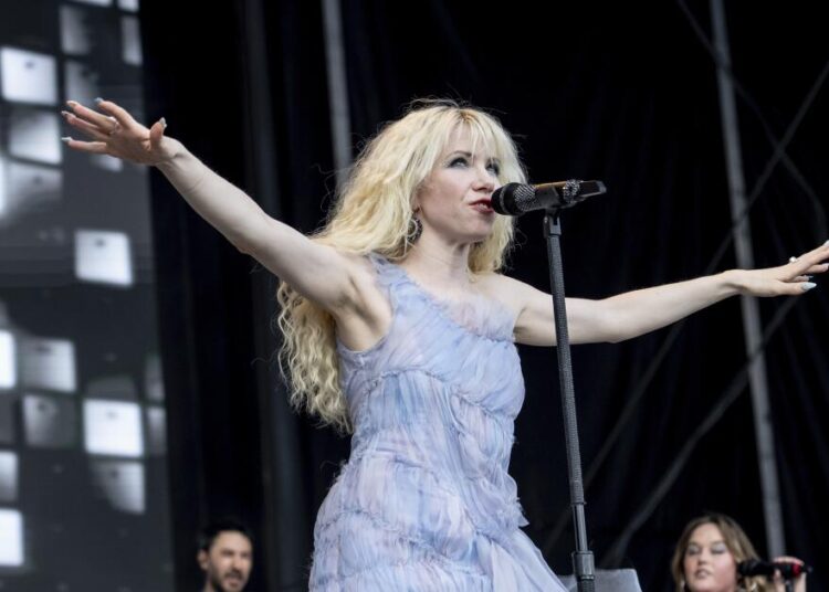 Call me mommy! Carly Rae Jepsen, Cole M.G.N. welcome baby