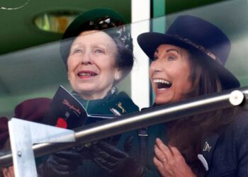 Carole Middleton and Princess Anne surprise royal fans in rare moment | Royal | News