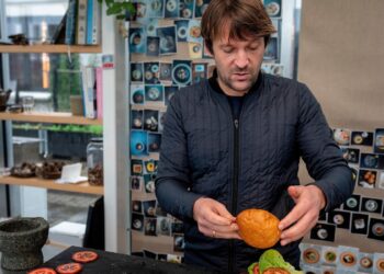 Celebrity chef resigns from iconic Danish restaurant Noma after abuse allegations