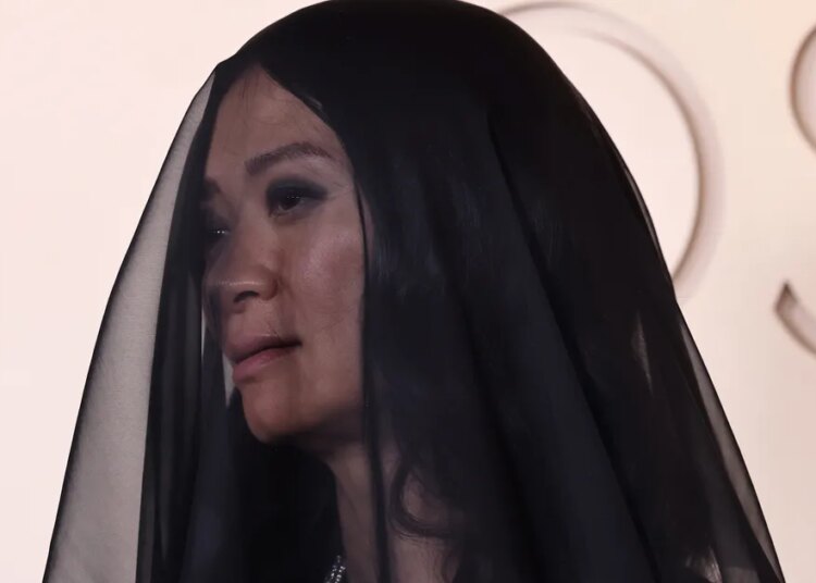 Chloé Zhao Wears Dramatic Black Veil At The Oscars In Apparent 'Hamnet' Tribute