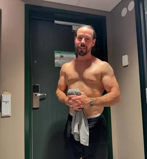 Chris Pontius, Old man at the Hotel Gym