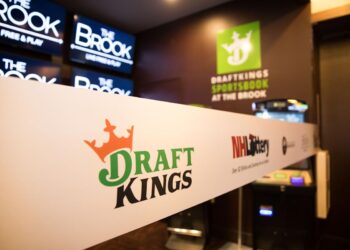 DKNG Falls 6% While Penn Entertainment Holds Its Ground