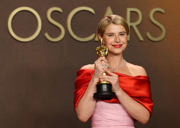 Jessie Buckley, winner of the Oscar for Best Actress for "Hamnet", poses in the Oscars photo room at the 98th Academy Awards in Hollywood, Los Angeles, California, U.S., March 15, 2026. REUTERS/Mario Anzuoni