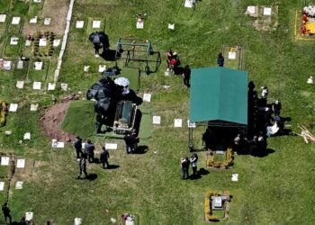 Flowers, music, and soldiers at funeral of drug lord