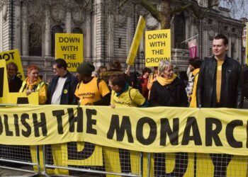 Furious anti-monarchy protestors attempt to disrupt Commonwealth Day | Royal | News