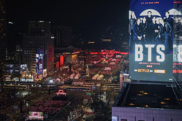 K-pop group BTS performs during its comeback concert 'BTS THE COMEBACK LIVE: ARIRANG' at Gwanghwamun Square in central Seoul, March 21. Yonhap