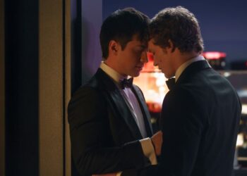 Shane Hollander (Hudson Williams) and Ilya Rozanov (Connor Storrie) in
