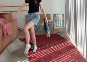Paige Thalia rolls out the red carpet in her living roomCredit: Paige Thalia/@hellopaigethalia