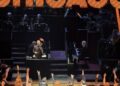 How Chicago Music Director John Bell Brings Guest Stars Up to Speed