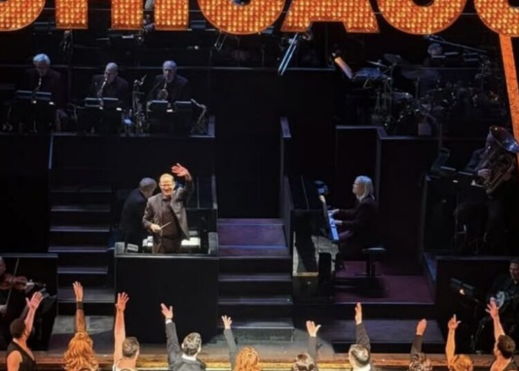 How Chicago Music Director John Bell Brings Guest Stars Up to Speed