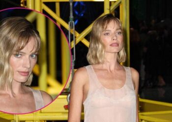 Margot Robbie debuted a dramatic bob at Paris Fashion Week.MEGA