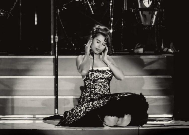 RAYE 2026 black and white Live Photo