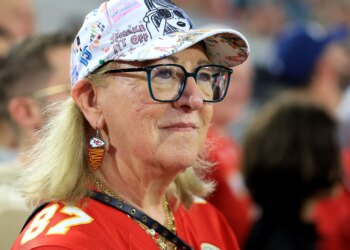 How did the meme about Donna Kelce's home renovations start?