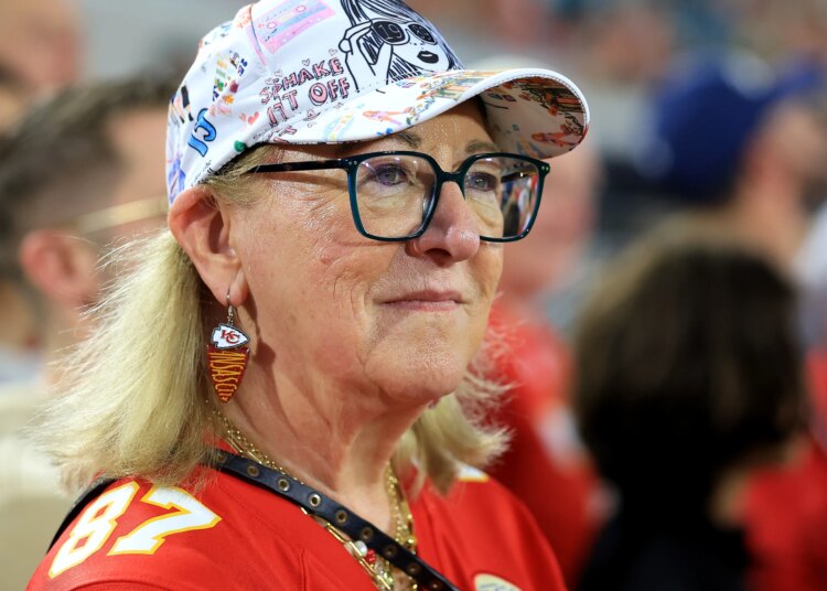 How did the meme about Donna Kelce's home renovations start?