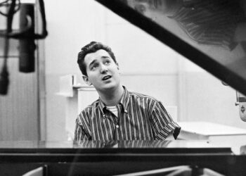 (Original Caption) 12/17/60: Singer Neil Sedaka seated at a piano.