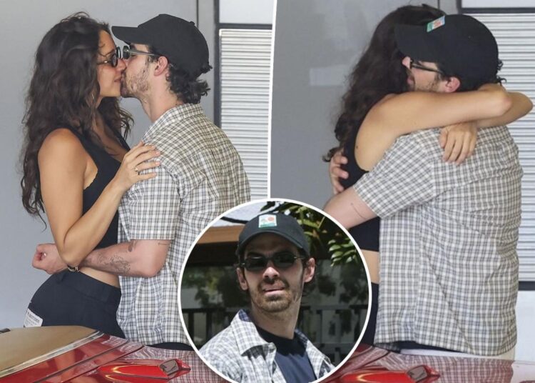 Joe Jonas and girlfriend Tatiana Gabriela have passionate airport makeout session