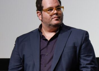 Josh Gad’s Mom Dealing With ‘Serious Medical Emergency'