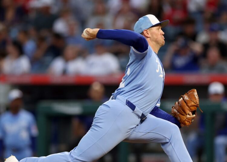 Kansas City Royals news: Stephen Kolek diagnosed with left oblique strain