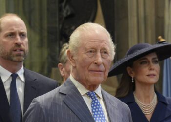 King Charles, Prince William, Kate Middleton heckled during royal outing