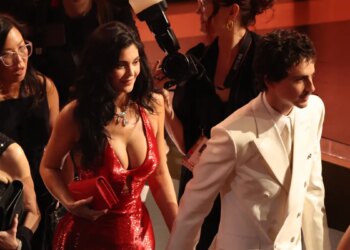 Kylie Jenner channels old school red carpet glamour at Oscars