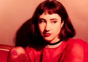 Let's Eat Grandma's Rosa Walton Announces Debut Album, Shares New Song 'Sorry Anyway'