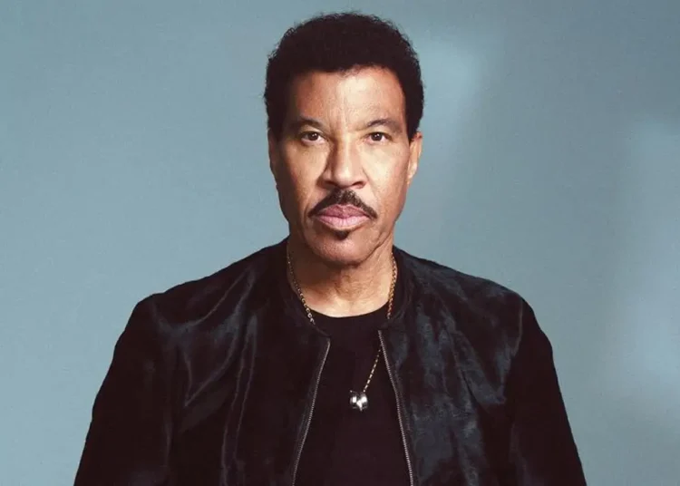 Lionel Richie Warns Celebrities to Respect Fans
