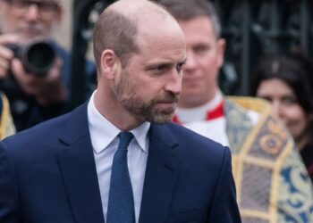 Lipreader reveals Prince William's 7-word outburst during 'tense' chat | Royal | News