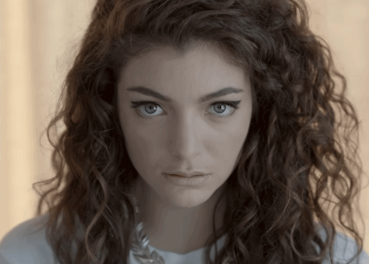 Lorde's 'Royals' Joins Billion Views Club