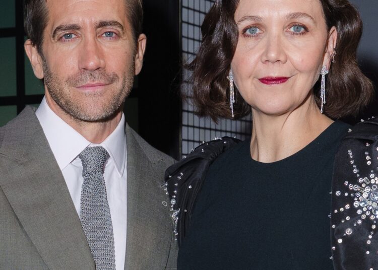 Maggie Gyllenhaal Leaves Note for Jake Gyllenhaal on Late Show