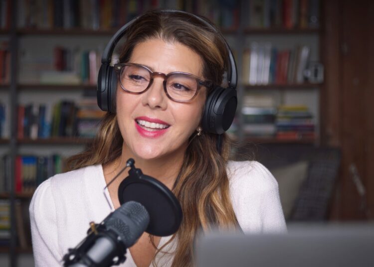 Marisa Tomei Talks ‘You’re Dating a Narcissist!’ and Her Best Advice