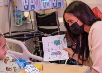Meghan Markle makes surprise visit to children's hospital | Royal | News
