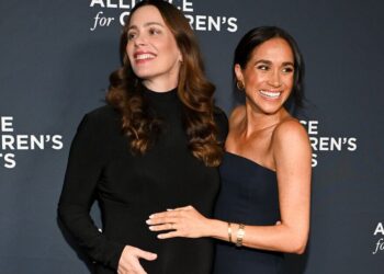 Meghan cradles her friend's growing bump at Beverly Hills event | Royal | News