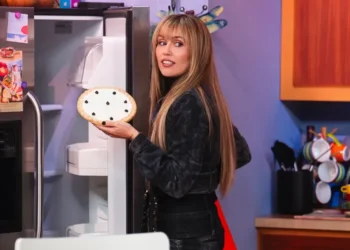 New Music, a Chappell Roan Surprise, Disney Drama: ‘Hannah Montana’ Special Takeaways