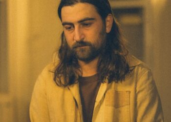 Noah Kahan Considers the Weight of Fame on 'Porch Light'
