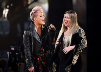Pink and Kelly Clarkson perform onstage during the 2017 American Music Awards at Microsoft Theater on Nov. 19, 2017, in Los Angeles.