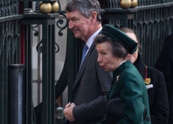 Princess Anne's two-word command to husband at royal event revealed | Royal | News