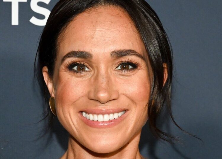 Royal Family LIVE: Palace insiders terrified of Meghan chat – but one issues 13-word hint | Royal | News