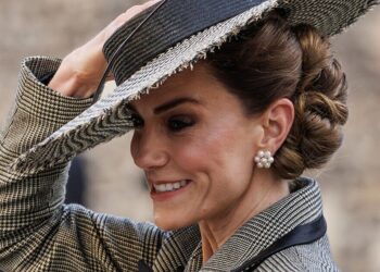 Royal Family fans all say the same thing as Kate pictured in stunning hat | Royal | News