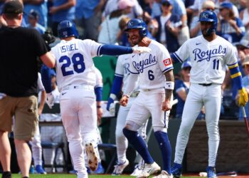 Royals do not need new fences to hit homers in 3-1 win