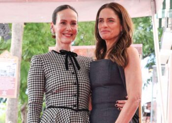 Sarah Paulson Praises Amanda Peet's 'Profound' Cancer Essay