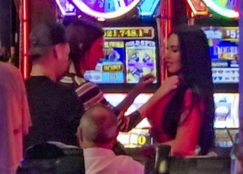 

Kim Kardashian was spotted filming scenes for the upcoming movie The Fifth Wheel inside Caesars Palace in Las Vegas.
