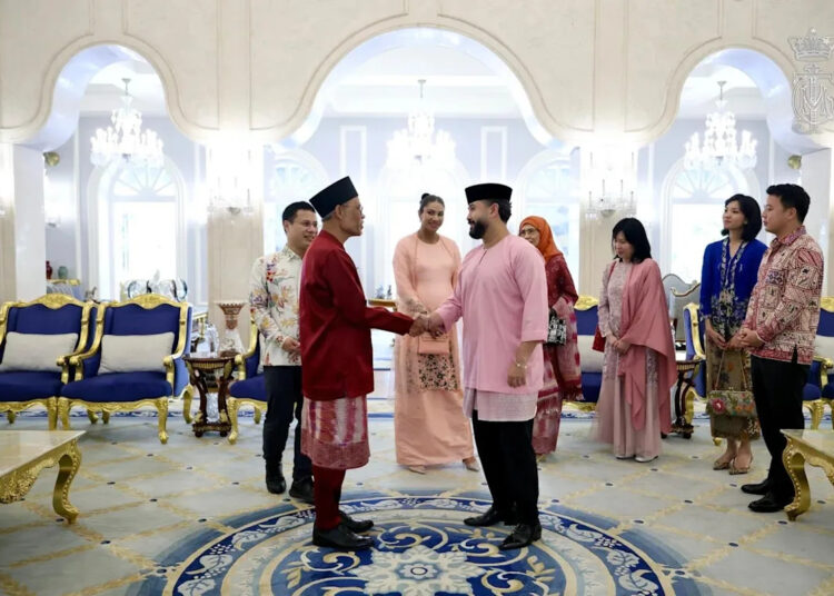S’pore ministers visit Johor royal family Hari Raya Open House, discuss ways to enhance cooperation